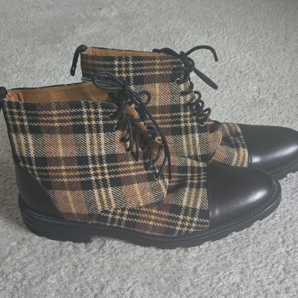 Taft Black and Brown Boots Classic Lace-Up Design